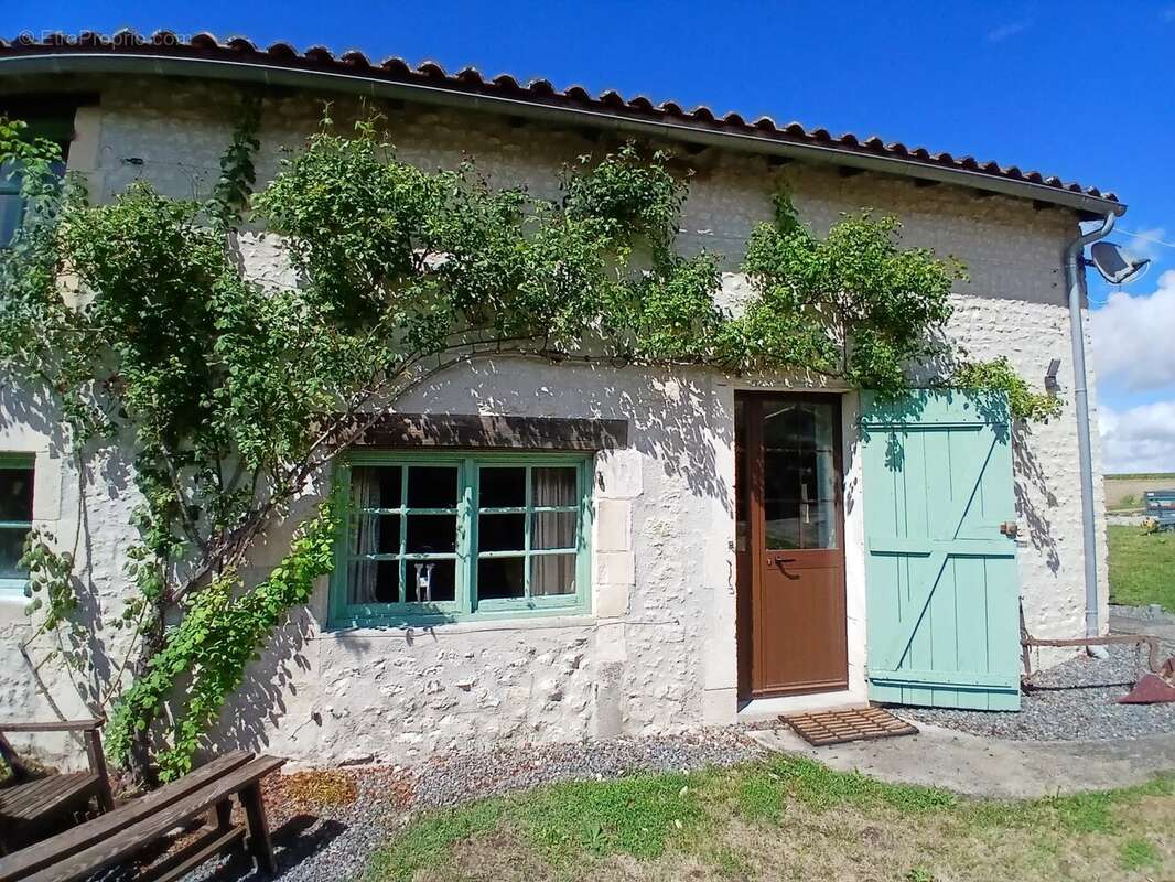 Deux maisons pittoresques en pierre situés à la campagne - photo 10