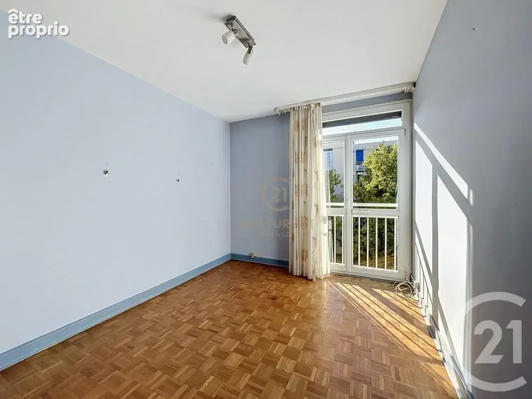 Appartement 3 pièces 61 m² à vendre à Saint-Genis-Laval (69230) - photo 3
