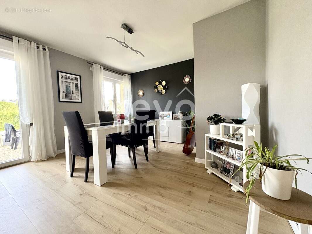 Maison à MONTREUIL-JUIGNE