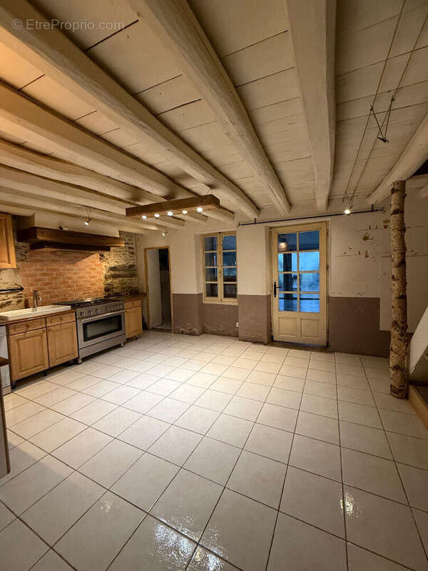 Maison à LA CHAPELLE-BASSE-MER