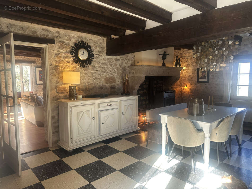 Maison à SAINT-SYMPHORIEN-DE-MARMAGNE