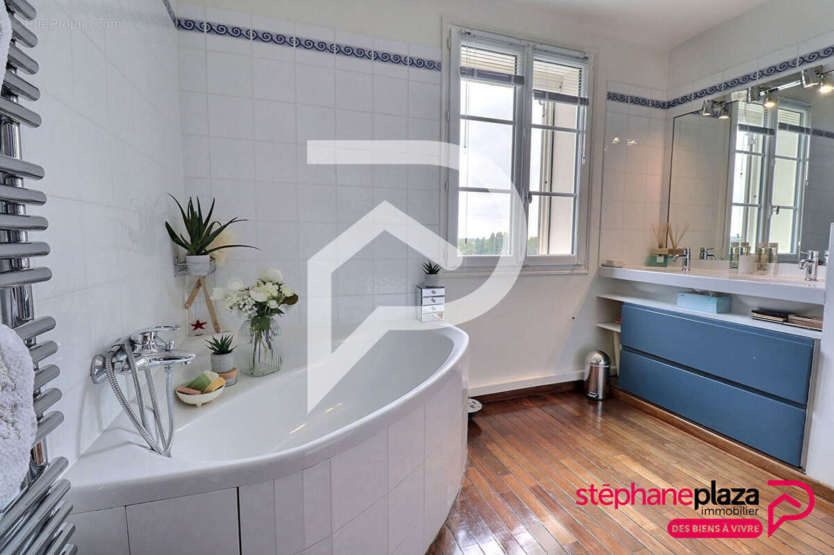 Maison à LA FRETTE-SUR-SEINE