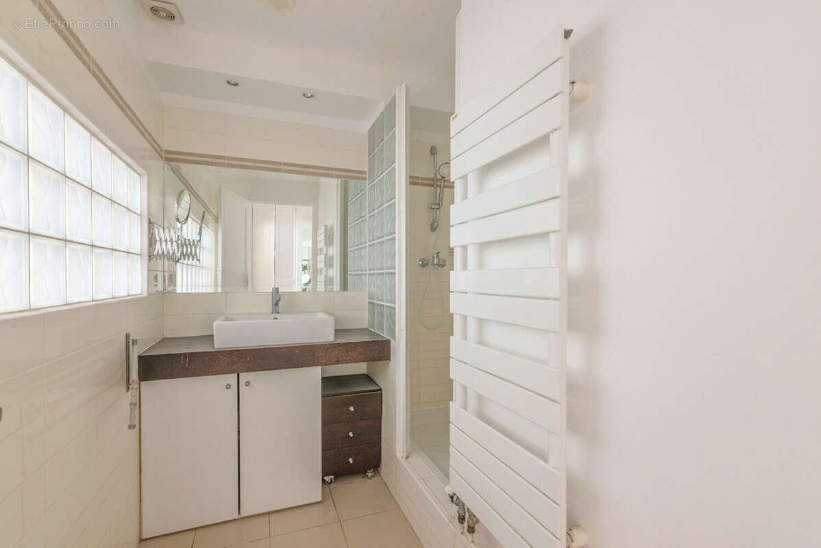 Appartement à PARIS-10E