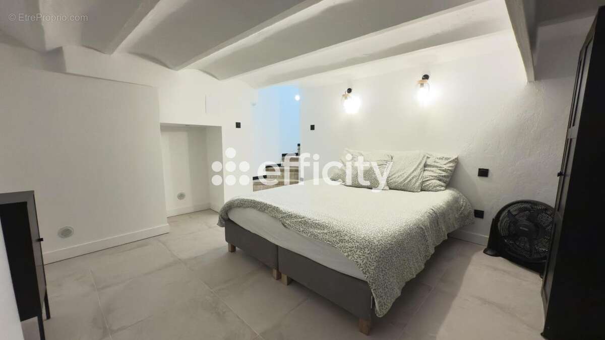 Appartement à MARSEILLE-1E