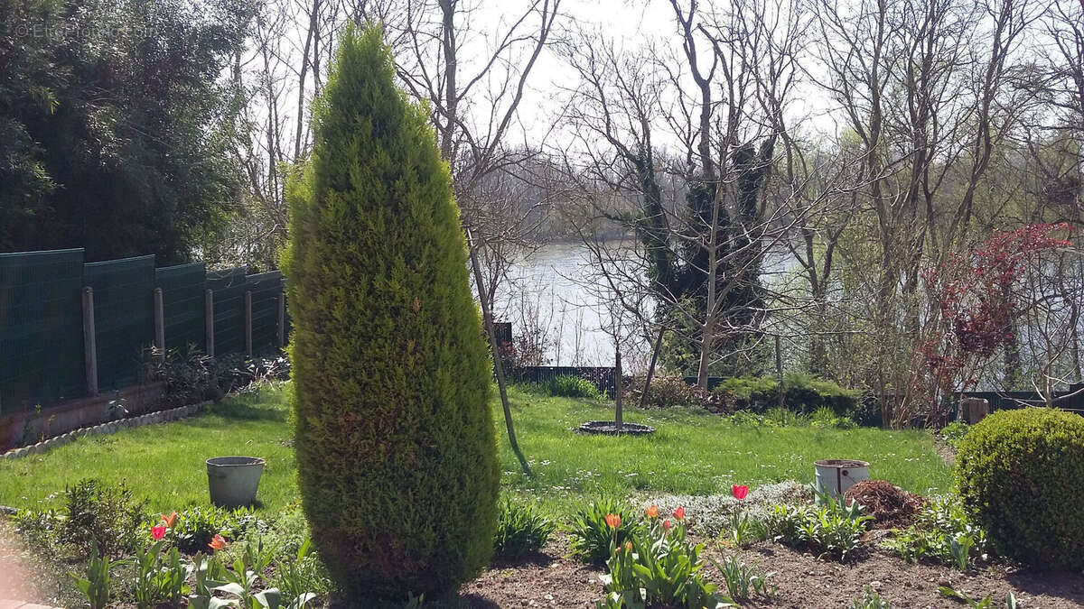 Maison à SAINT-DENIS-DE-L&#039;HOTEL