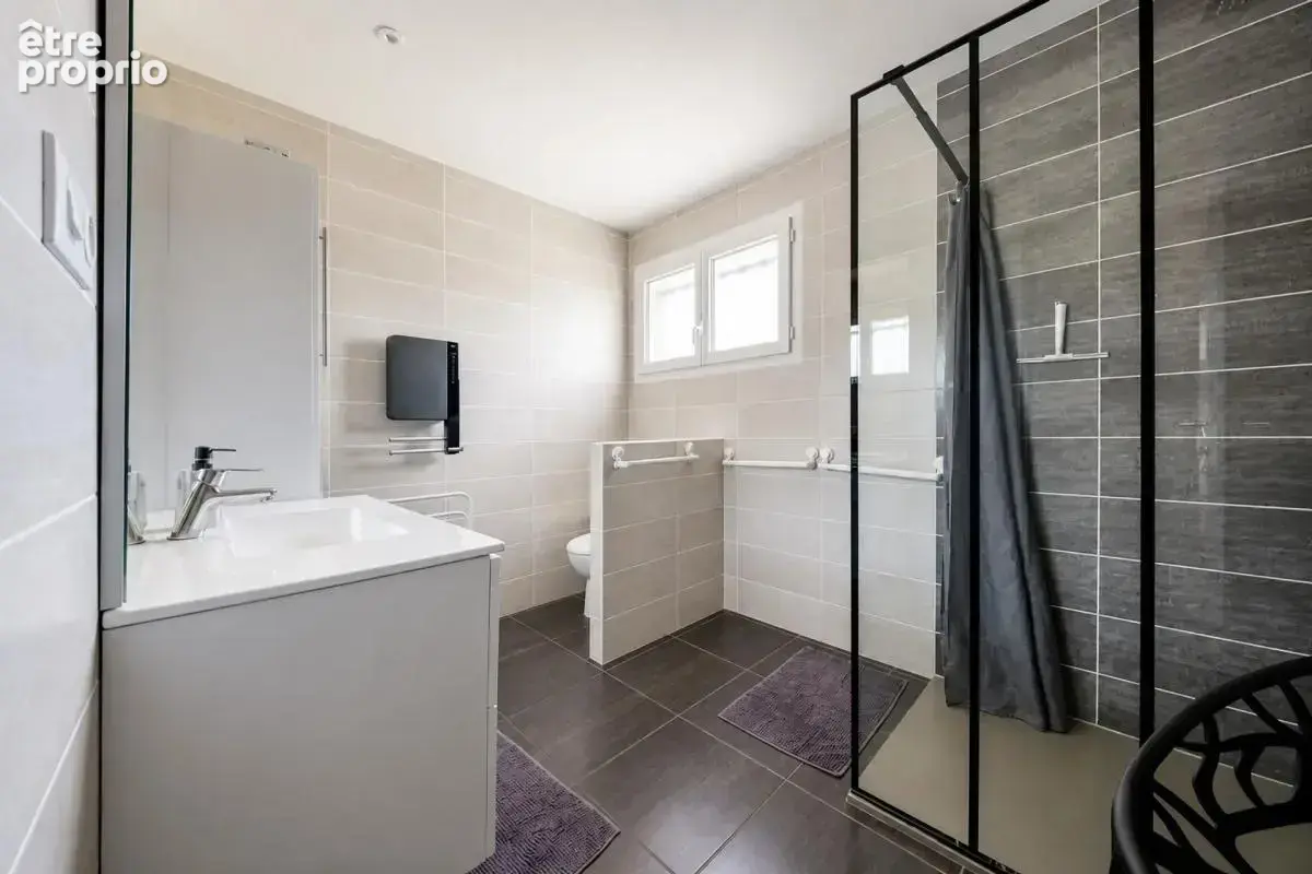 LA BASTIDE-DE-SÉROU – Villa d'environ 157 m², 4 chambres, DPE B, photovoltaïque et vue dégagée - photo 12