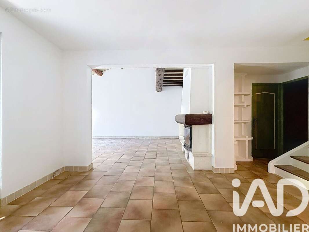 Maison 170 m² à Lacoste  - photo 5