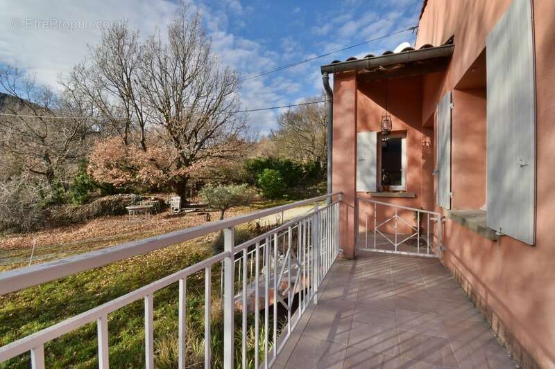 Maison à ENTREPIERRES