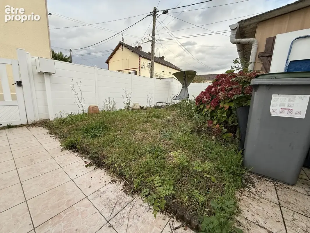 Maison familiale avec rez-de-jardin, terrasse et jardin - photo 8
