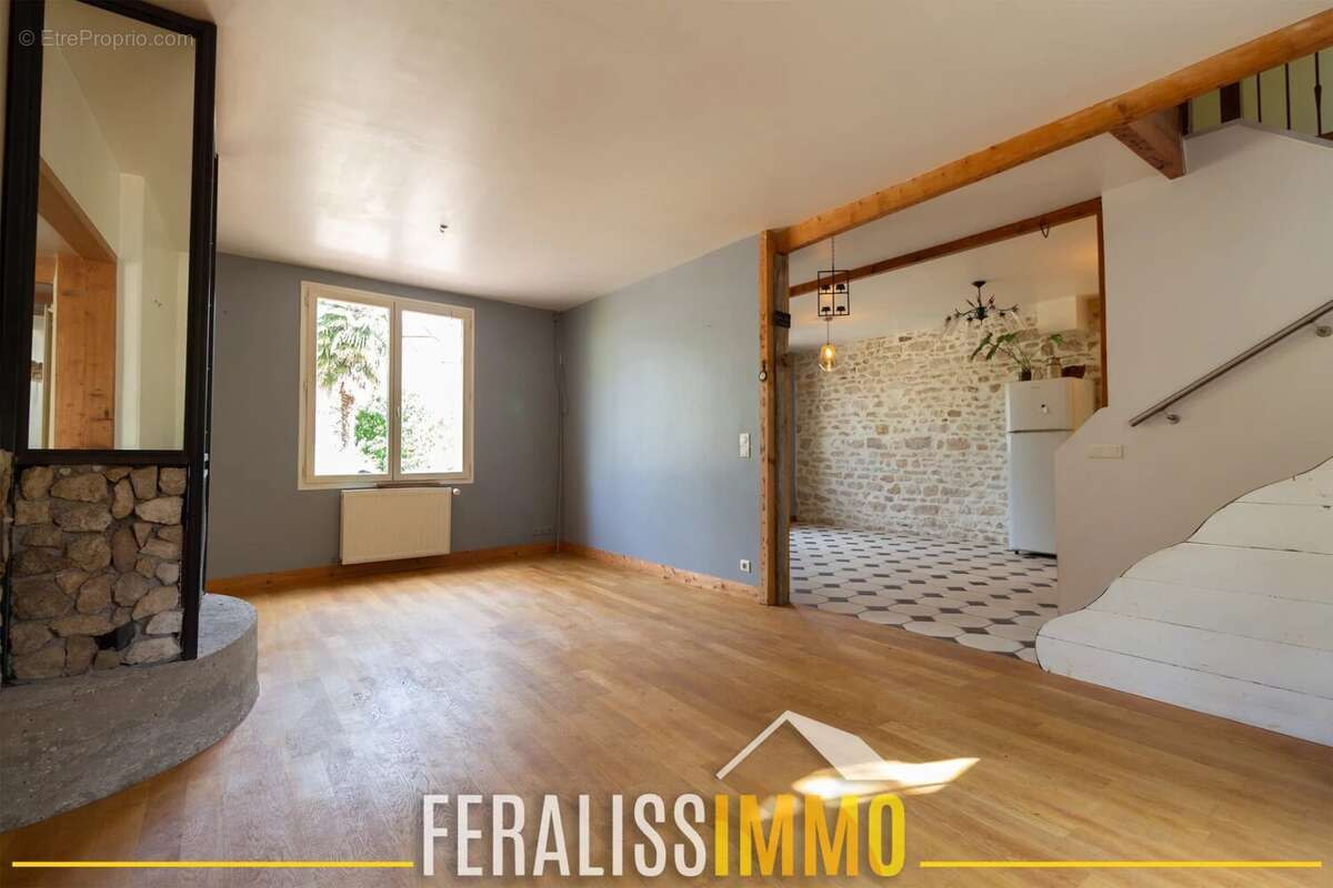 Spacieuse maison au coeur du village de Seraincourt ! - photo 2