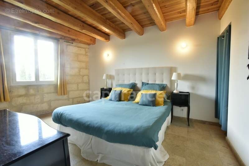 Maison à SAINT-PIERRE-DE-MEZOARGUES