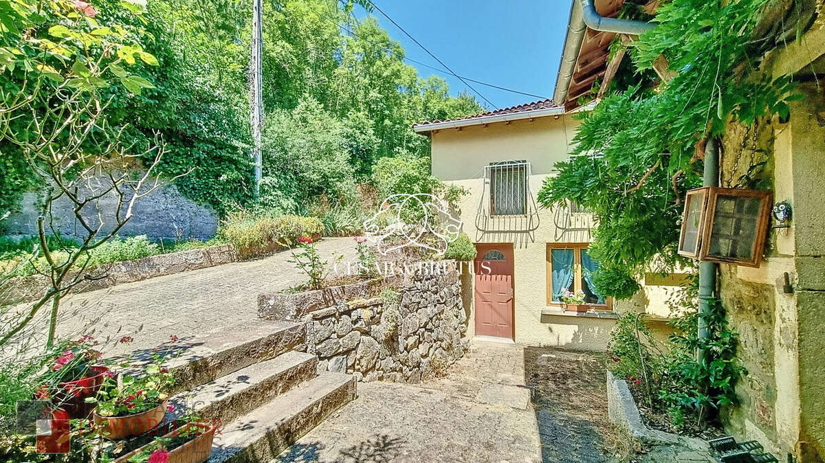 Maison à VAUX-EN-BEAUJOLAIS