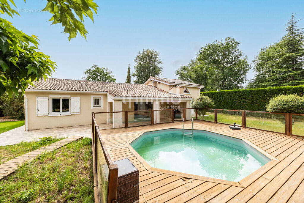 Maison 4 chambres - piscine - grand terrain - photo 2