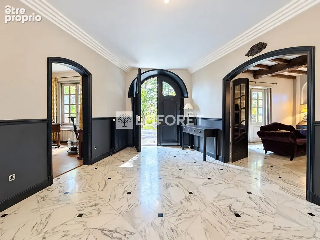Maison de caractère - terrain  arboré et clôturé de + de 2 500 m² - photo 2