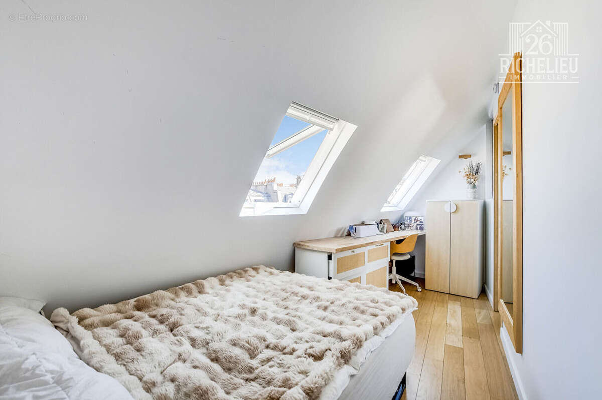 Paris 1er-Saint honoré, Pont Neuf.Appartement deux pièces 39m2 de charme - photo 3