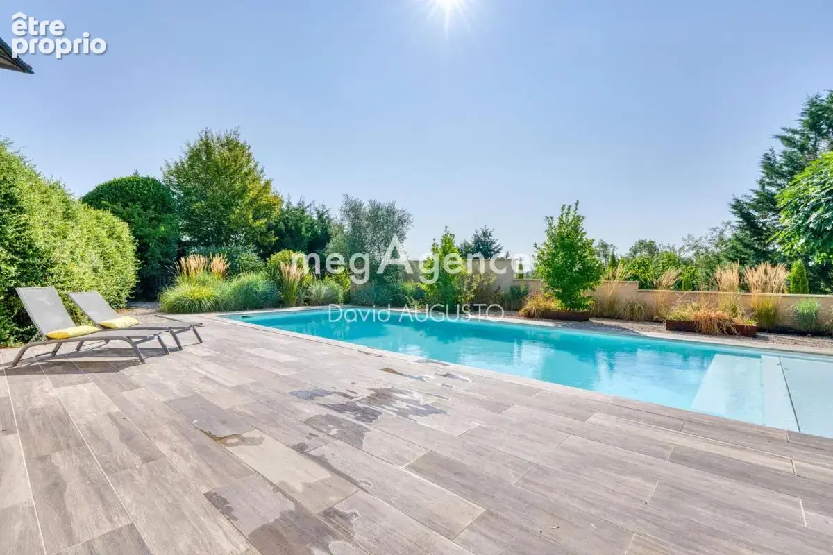 Maison avec vue, cadre naturel, piscine et garage pour 5 voitures - photo 12