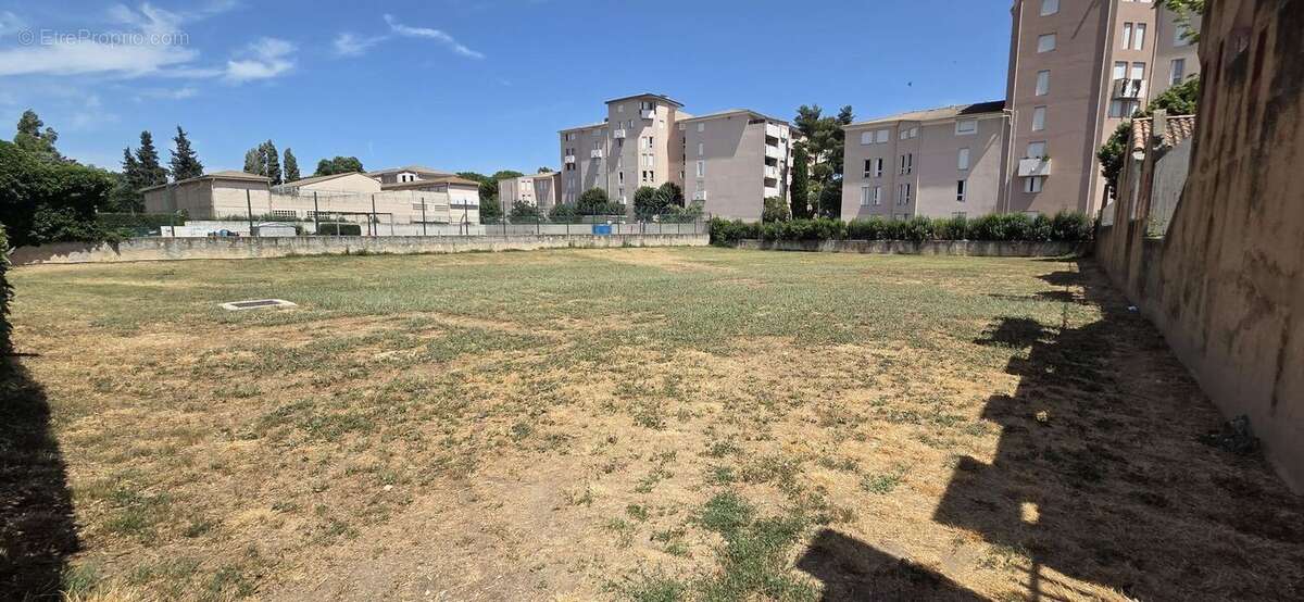 AUBAGNE-MAISON T5 A VENDRE-4 CHAMBRES-550M² DE TERRAIN-PROCHES - Appartement à AUBAGNE