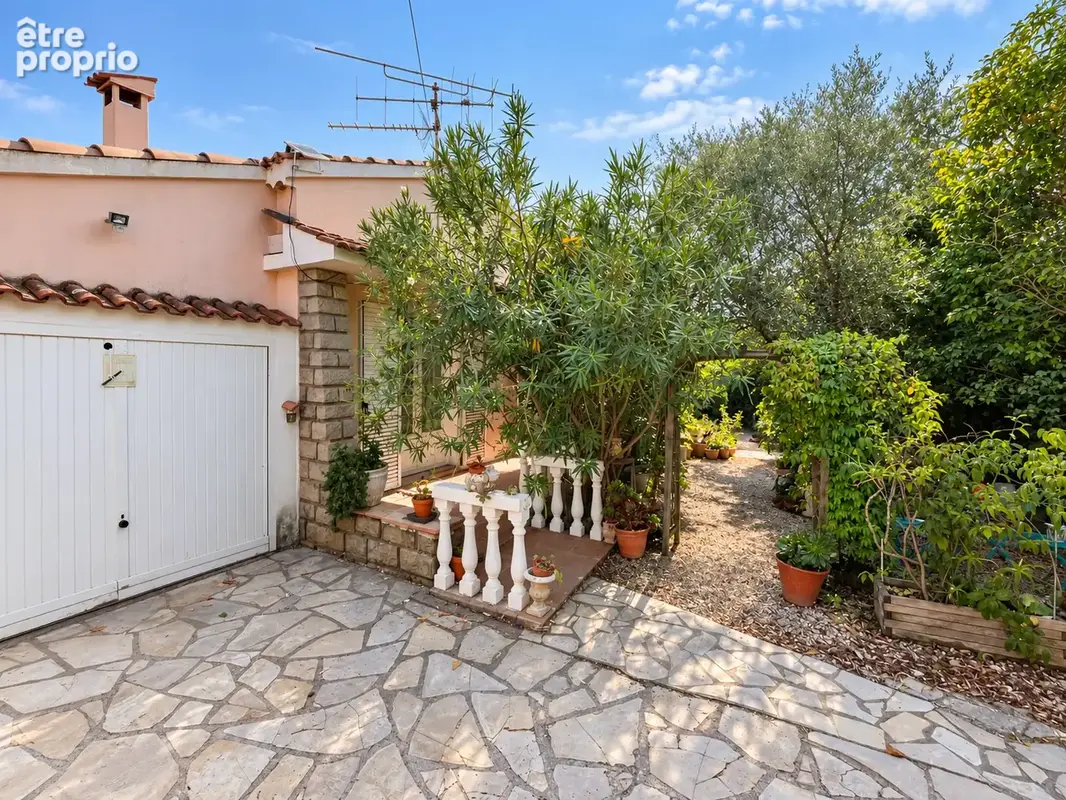 Terrain de 1097 m2 avec maison existante - Zone d'activité Puget sur Argens - photo 4