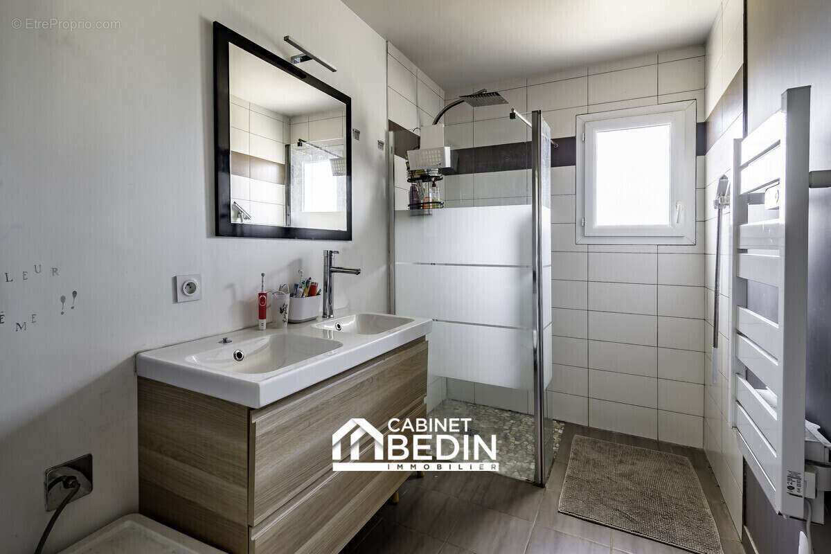 Maison 102 m² à Saint-Andre-De-Cubzac  - photo 7
