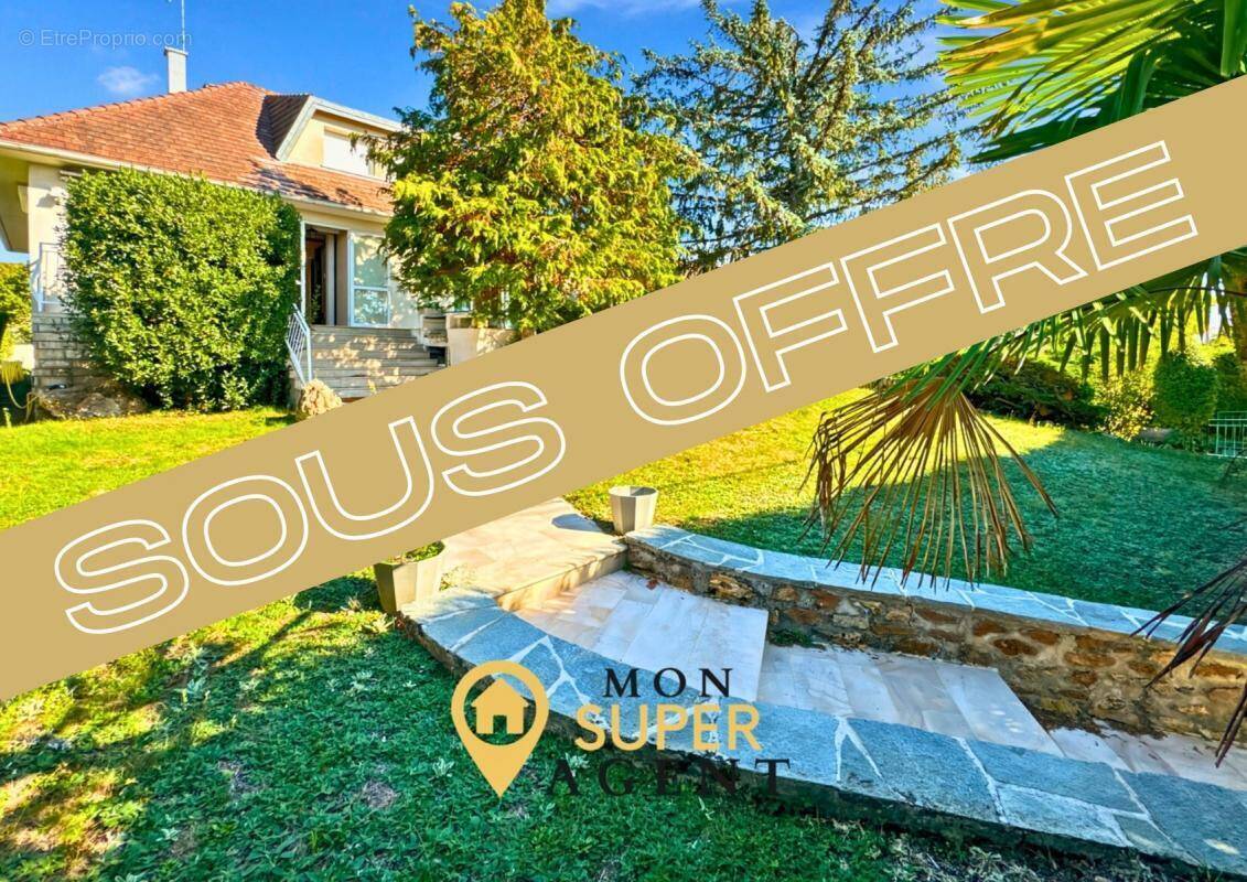 Maison à VAUX-LE-PENIL