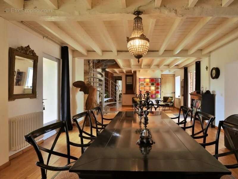 Ancienne ferme avec 6 chambre en très bonne état sur plus d'un hectare - photo 9