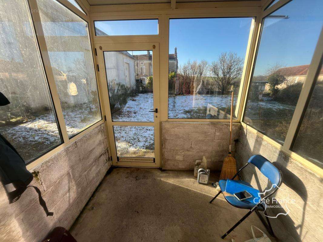 Maison bourgeoise avec vue dégagée   Calme, terrain et dépen - photo 9