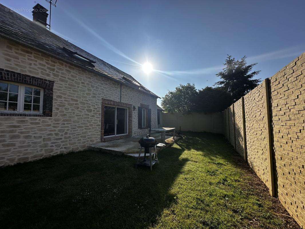 Maison à TREMBLAY-LES-VILLAGES