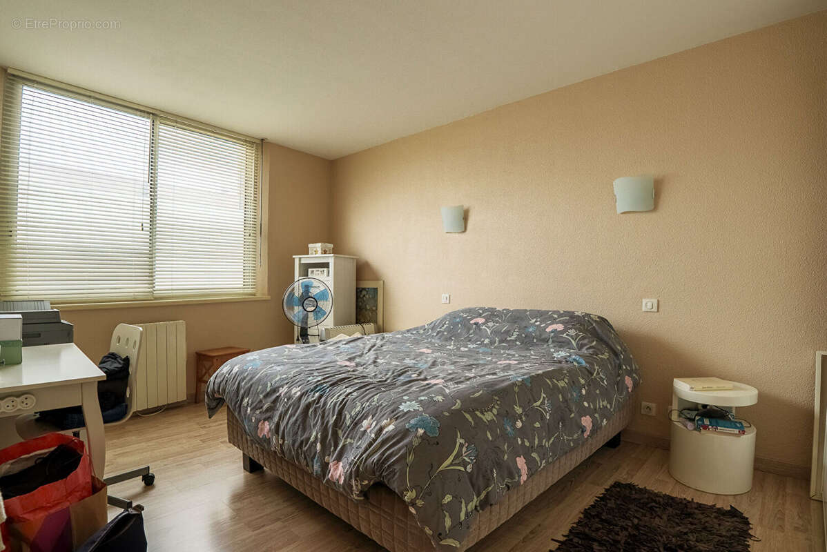 CARCASSONNE - PALAIS - GAMBETTA Appartement T3 99 m² avec vue Cité, cave et possibilité de garage - photo 13