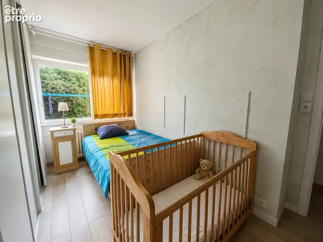 Ref 2302 : Maison lumineuse aux beaux volumes – 4 chambres – Proche toutes commodités - photo 9