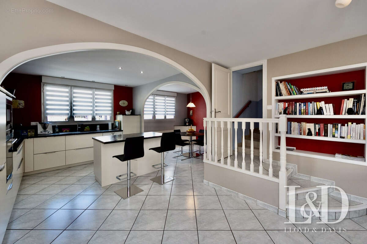 Huisseries sur mesure dbl vitrage - Maison à MALISSARD