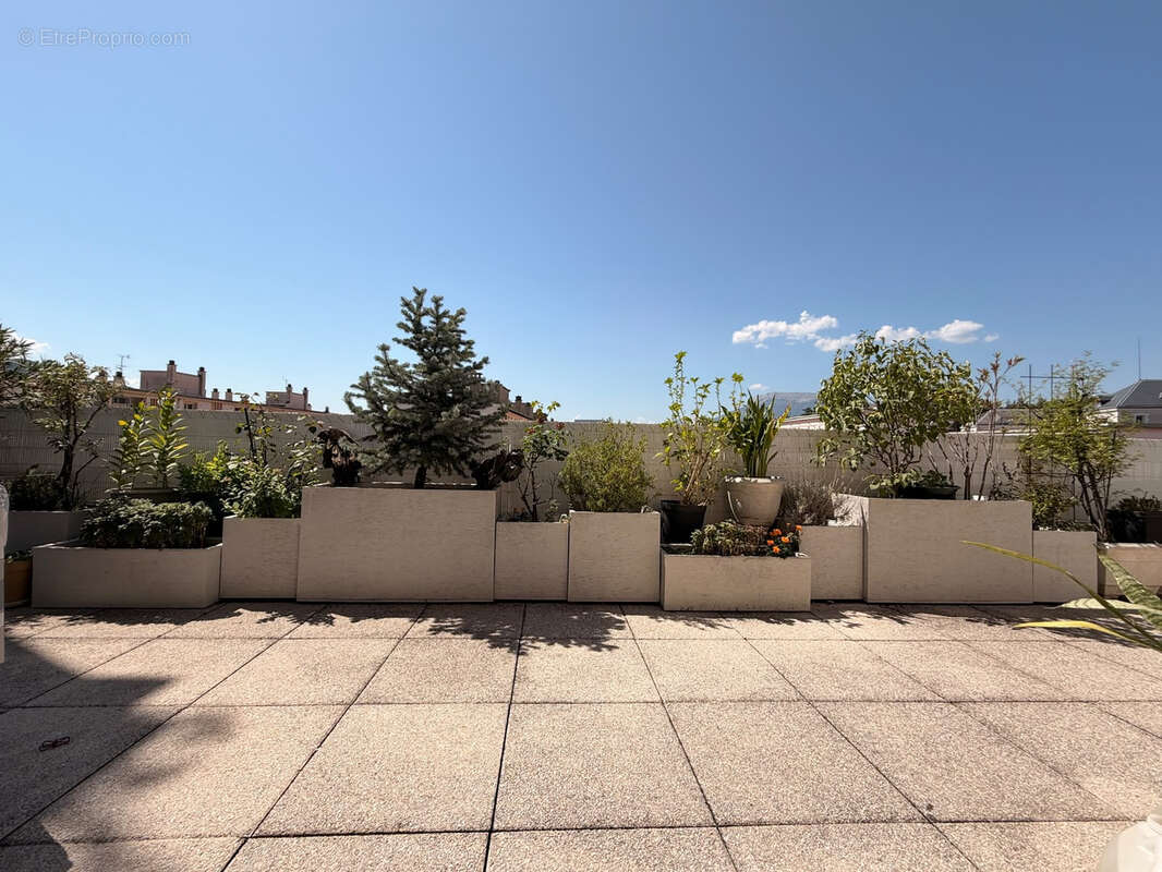 Appartement au Cadet de Charance - Dernier étage avec terrasse - photo 2
