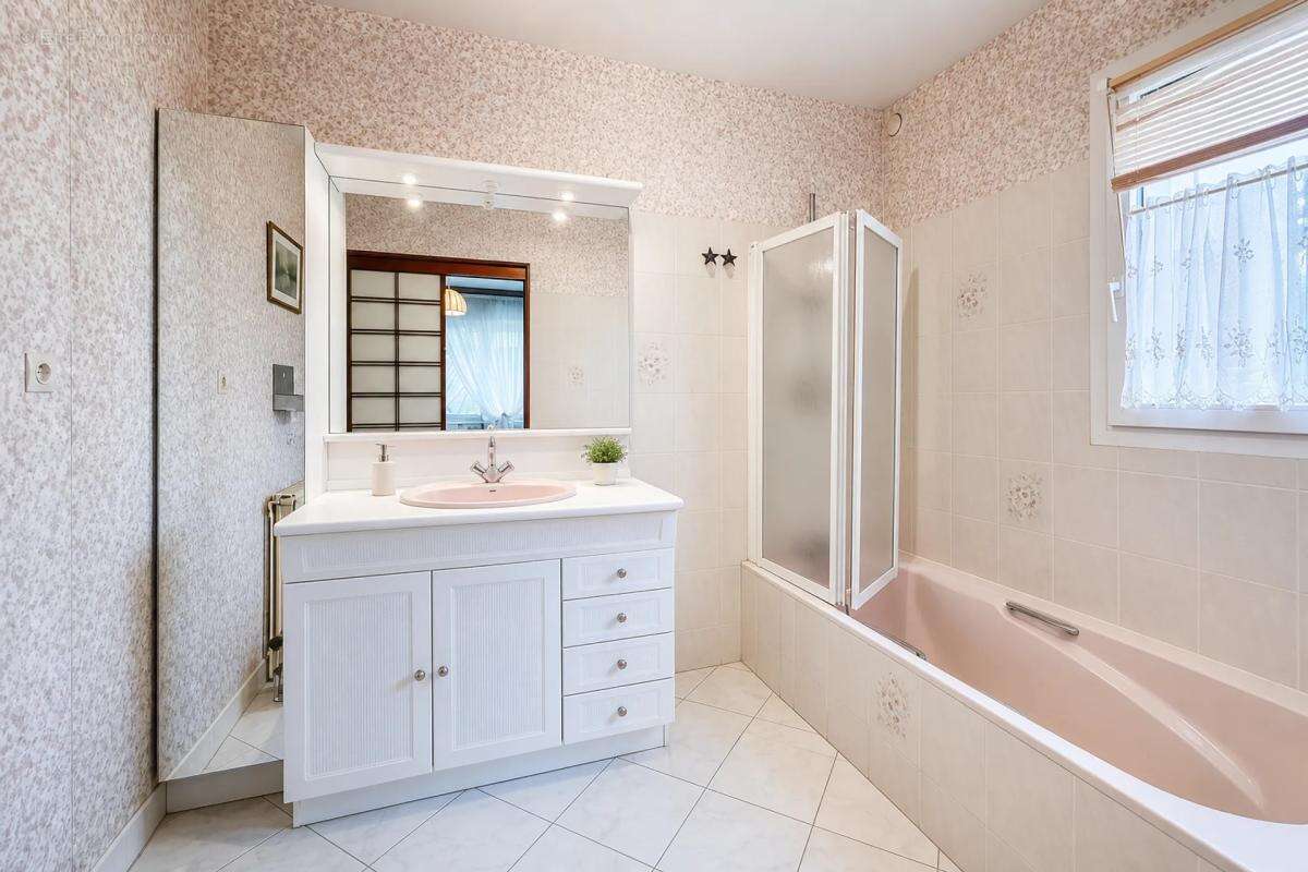 Spacieuse maison 5 pièces, 164 m² à Maillot - photo 13