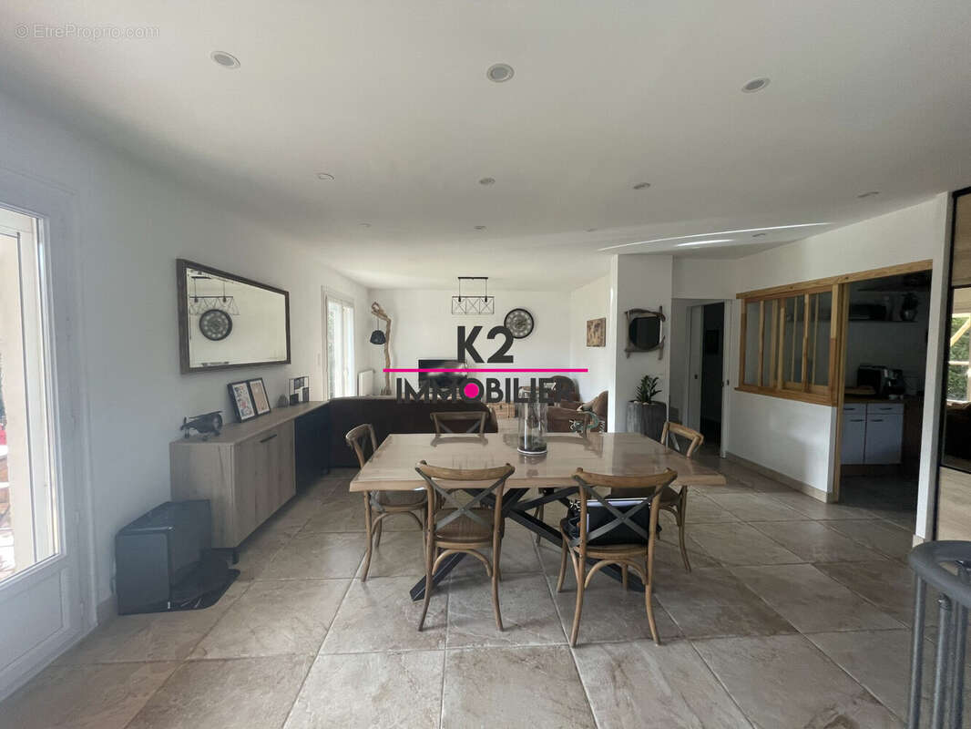 Maison à MONTELIMAR