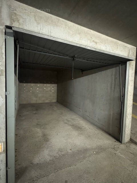 Parking à COURBEVOIE