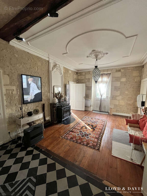Maison 323 m² à Targon  - photo 6
