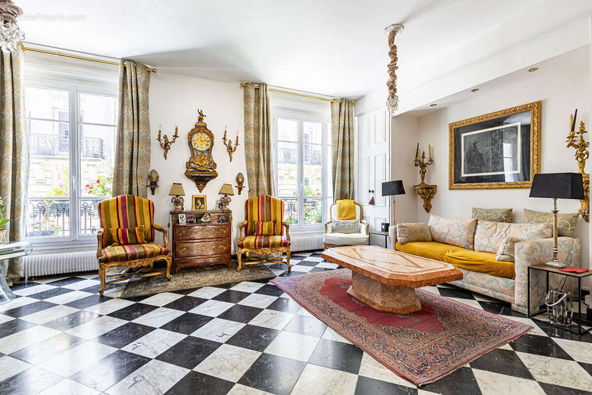 Appartement à PARIS-15E