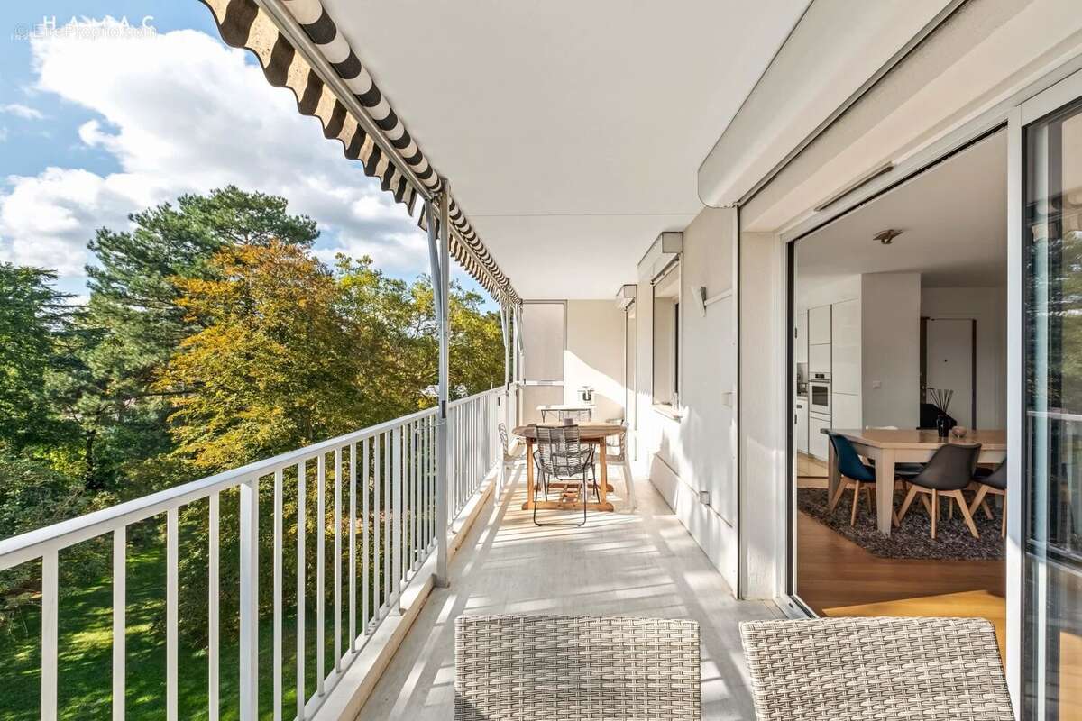 Écully Centre - À vendre - Appartement 5 pièces de 123 m² avec terrasse  - Garage & Place de parking privative - photo 7