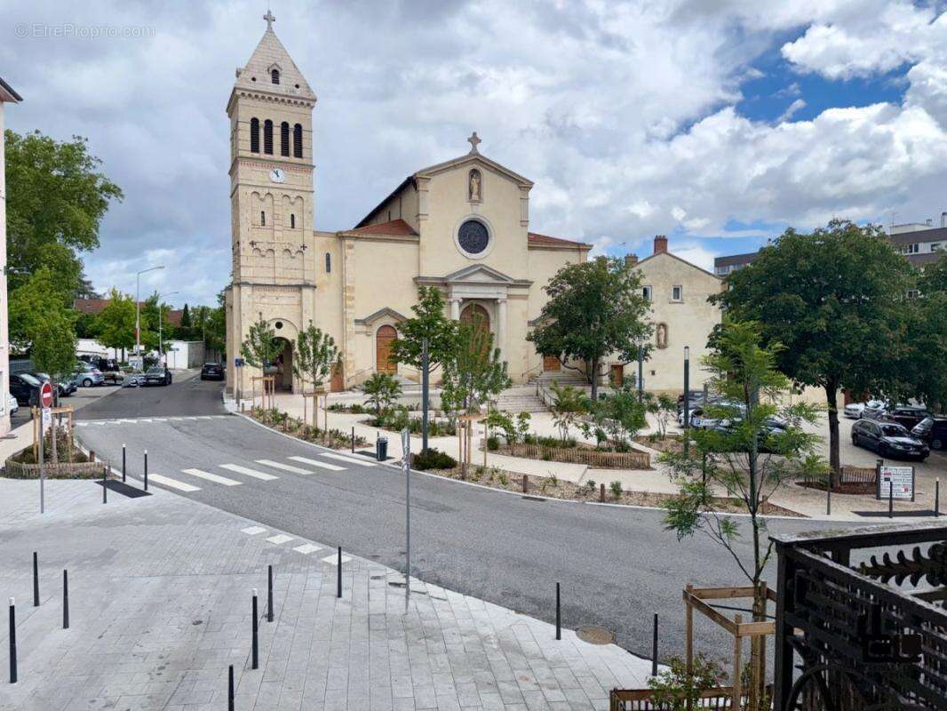 T5 en plein cœur du Village de Sainte Foy les Lyon - photo 9