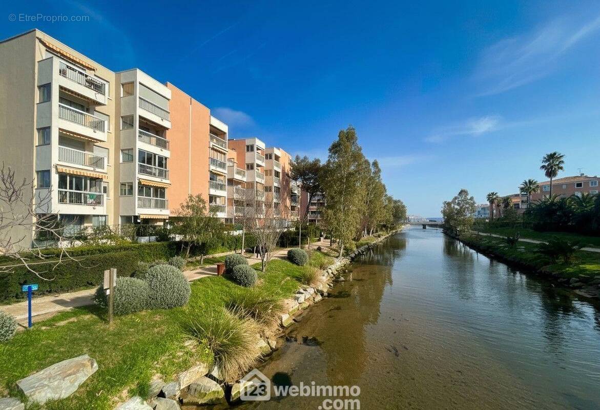 Sainte-Maxime, Résidence recherchée, tout à pied : commerces, centre-ville et plage. - Appartement à SAINTE-MAXIME