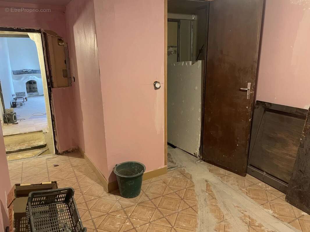 Appartement à PUGET-THENIERS