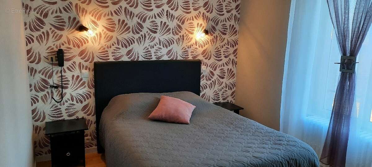 Commerce à AMBRIERES-LES-VALLEES