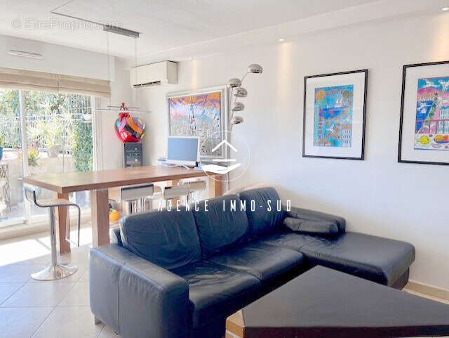 Appartement à SAINT-LAURENT-DU-VAR