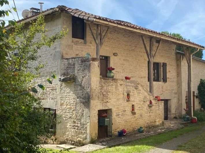 Maison à NANTEUIL-EN-VALLEE