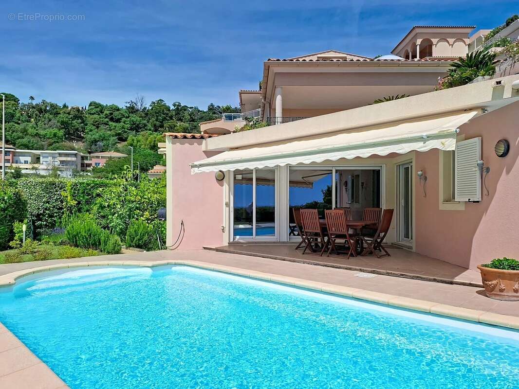 Vente apt-villa avec vue panoramique, jardin privatif et piscine - photo 2
