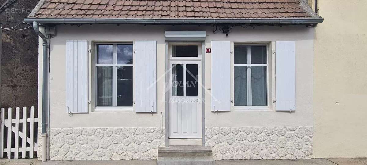 Maison à THENEUILLE