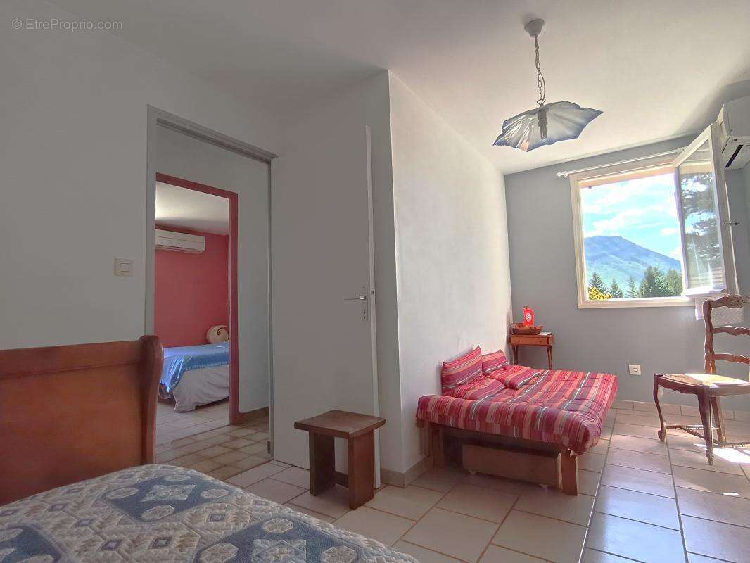 Maison à LARAGNE-MONTEGLIN