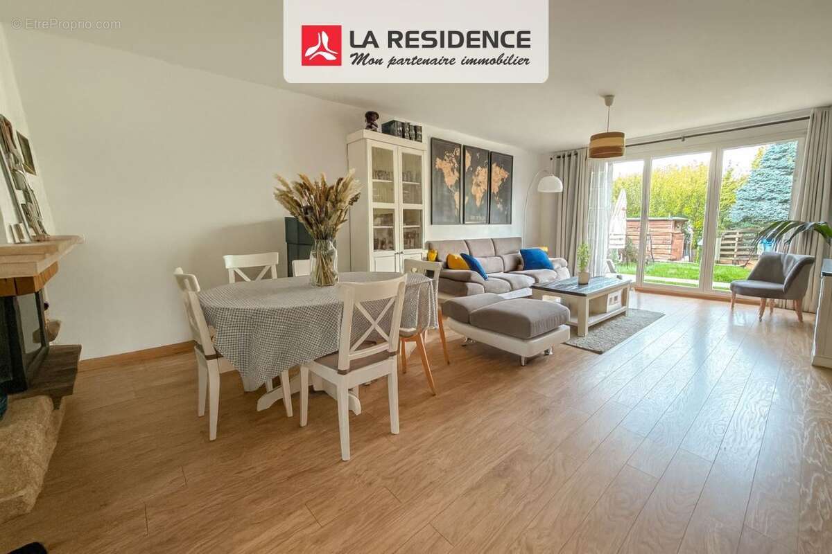 Maison à LE MESNIL-SAINT-DENIS