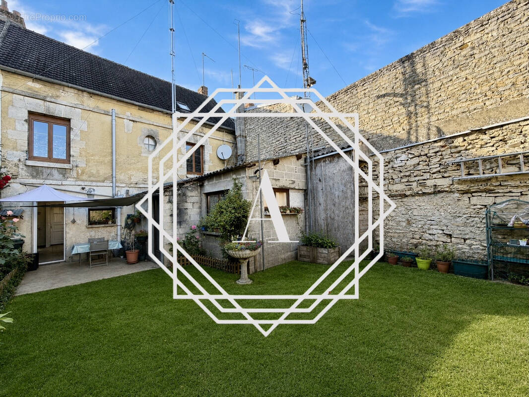 Maison à NOAILLES