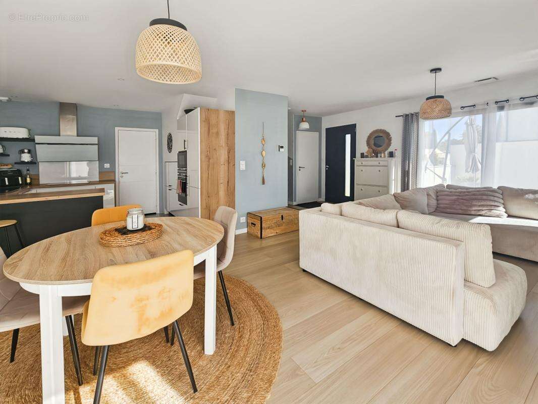 À Vendre à Blauzac - Maison 80 m² T4 avec piscine - photo 4