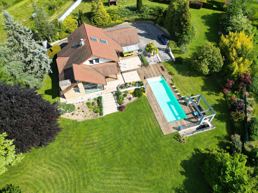 Maison à SAINT-DIDIER-DE-LA-TOUR